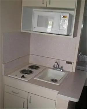 Ontario Inn & Suites 10