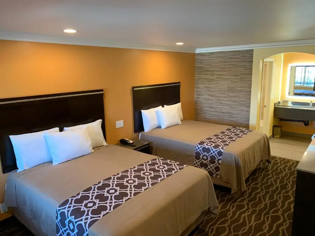 Ontario Inn & Suites Main image