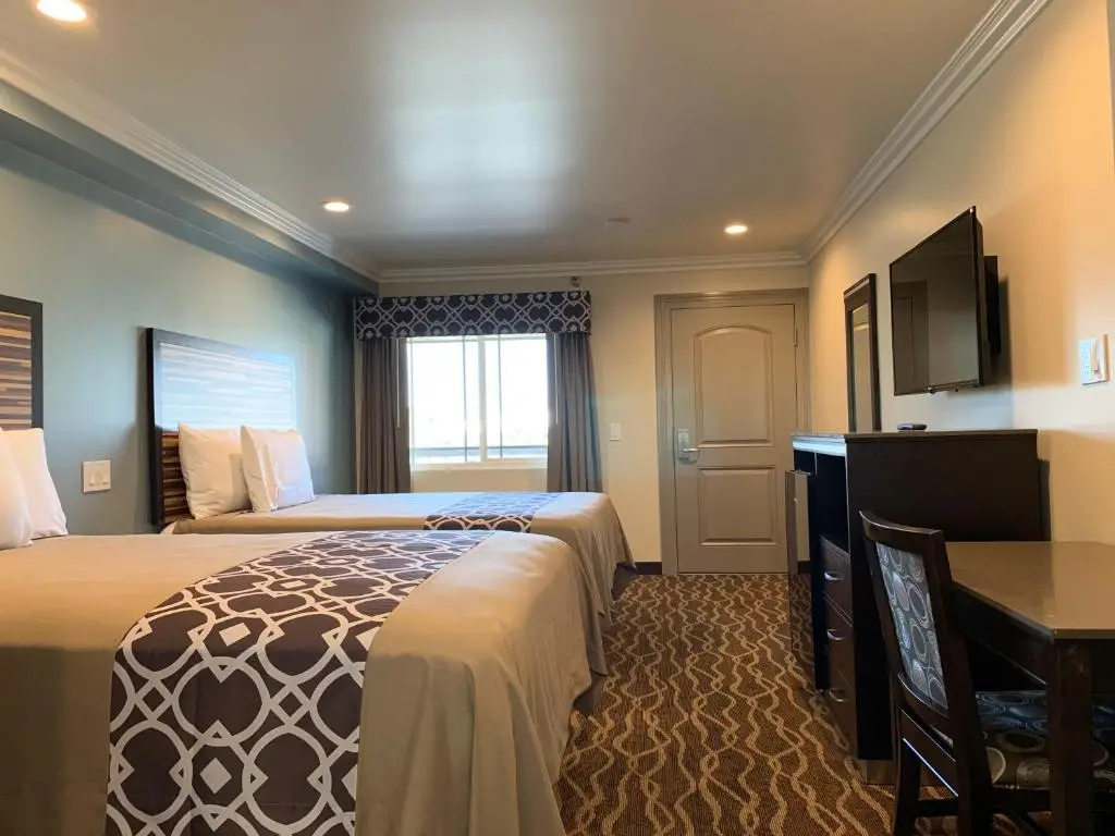Ontario Inn & Suites 4
