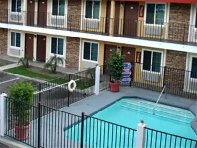 Ontario Inn & Suites 7