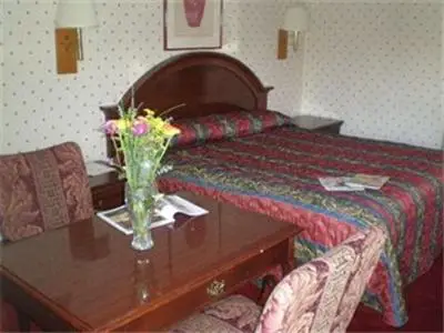 Ontario Inn & Suites 8